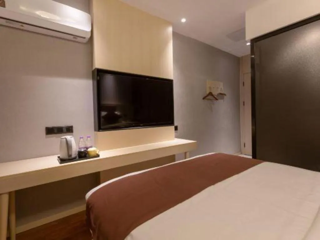 Bed in Gya Hotel Shanghai Long Distance Passenger Terminal Station