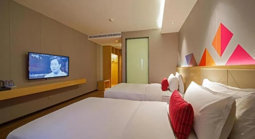 Bed in Borrman Hotel Zhaoqing Sihui Tianguangxu Jade City