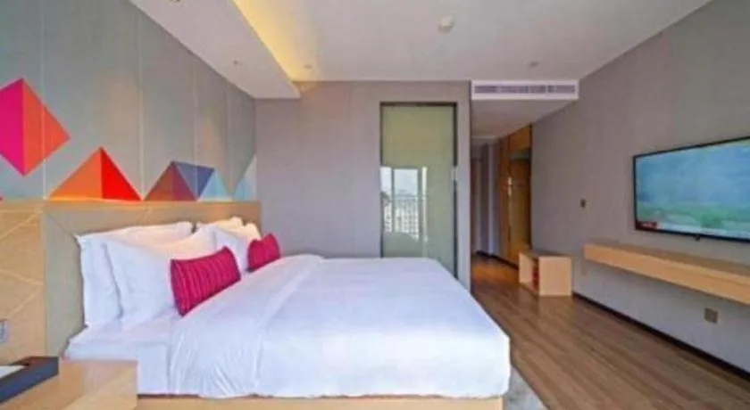 Bed in Borrman Hotel Zhaoqing Sihui Tianguangxu Jade City