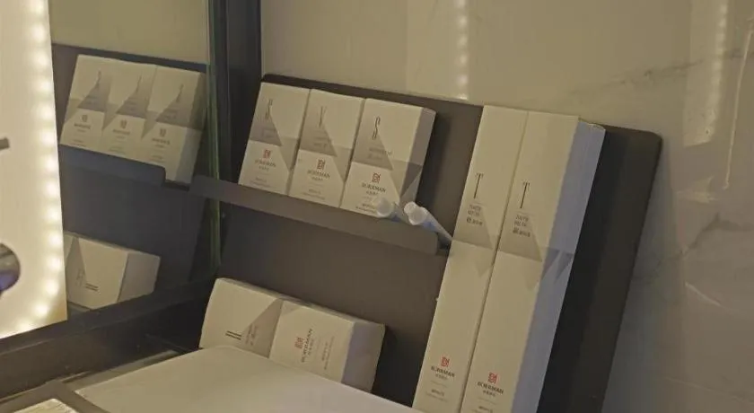 Bed in Borrman Hotel Zhaoqing Sihui Tianguangxu Jade City