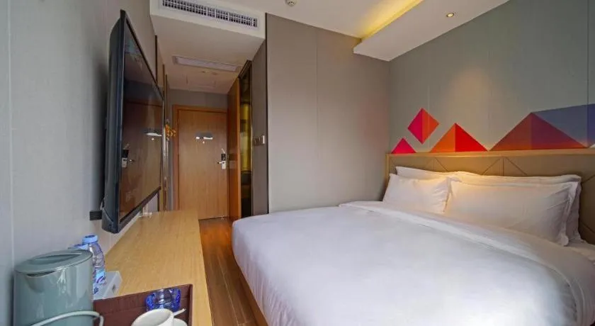 Bed in Borrman Hotel Zhaoqing Sihui Tianguangxu Jade City