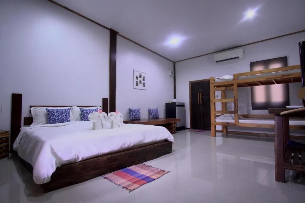 Bed in Banmaihom Resort Amphawa