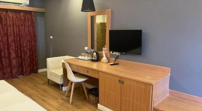 Bed in OYO 1126 Curve Boutique Pattaya