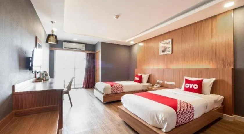 Bed in OYO 1126 Curve Boutique Pattaya