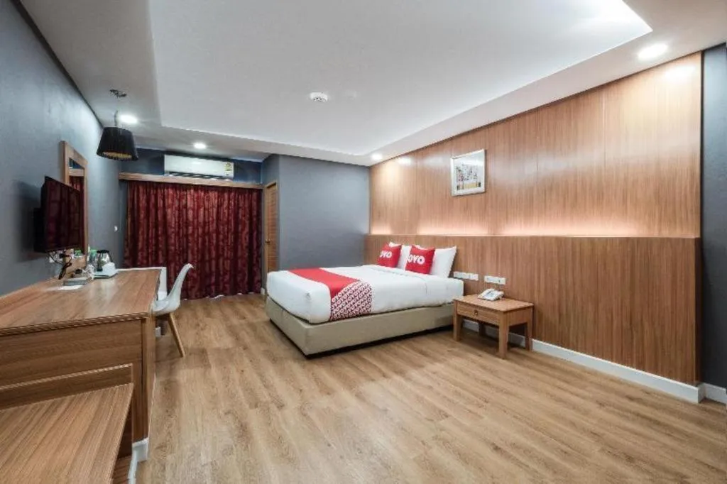 Bed in OYO 1126 Curve Boutique Pattaya