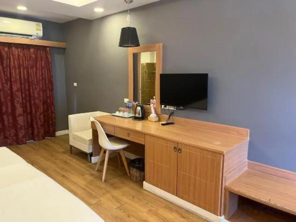 Bed in OYO 1126 Curve Boutique Pattaya