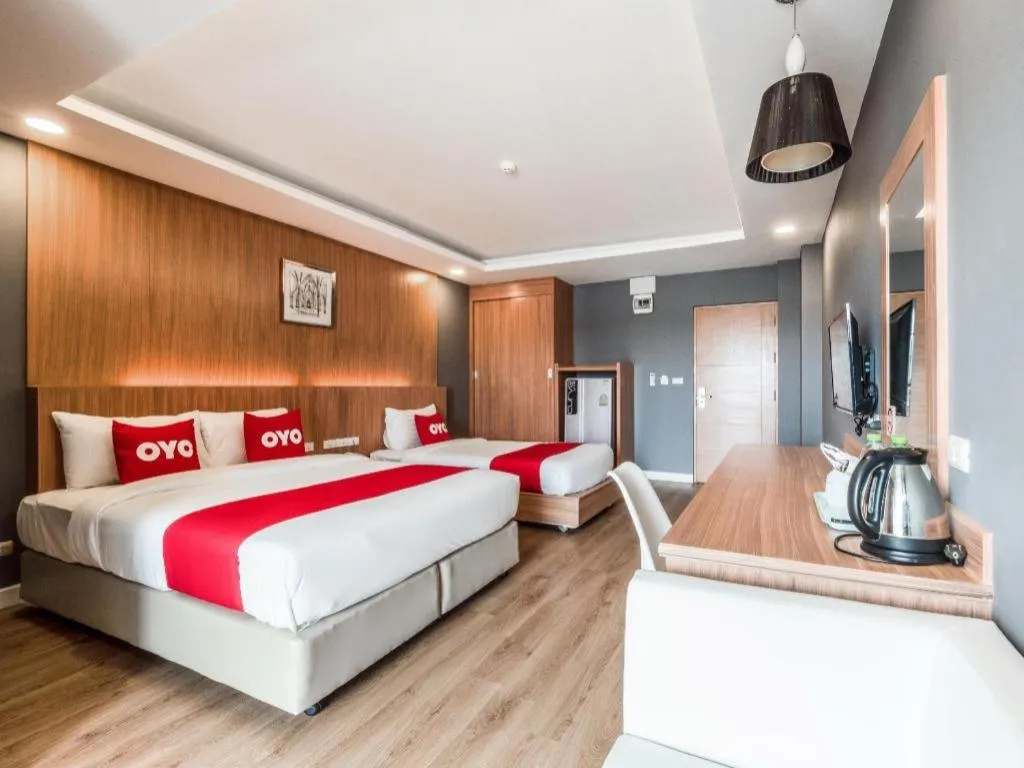 Bed in OYO 1126 Curve Boutique Pattaya