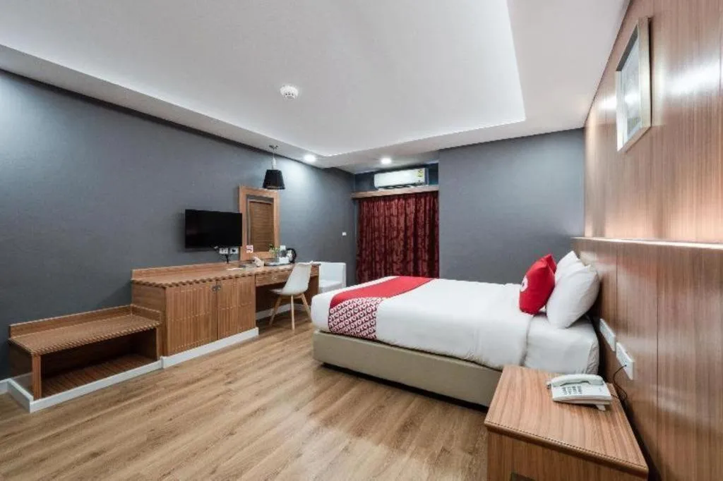 Bed in OYO 1126 Curve Boutique Pattaya