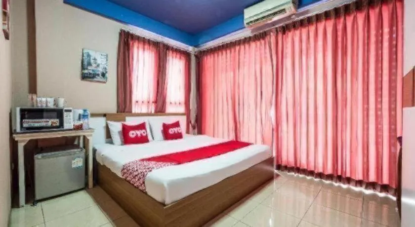 Bed in OYO 826 Cozy Rooms