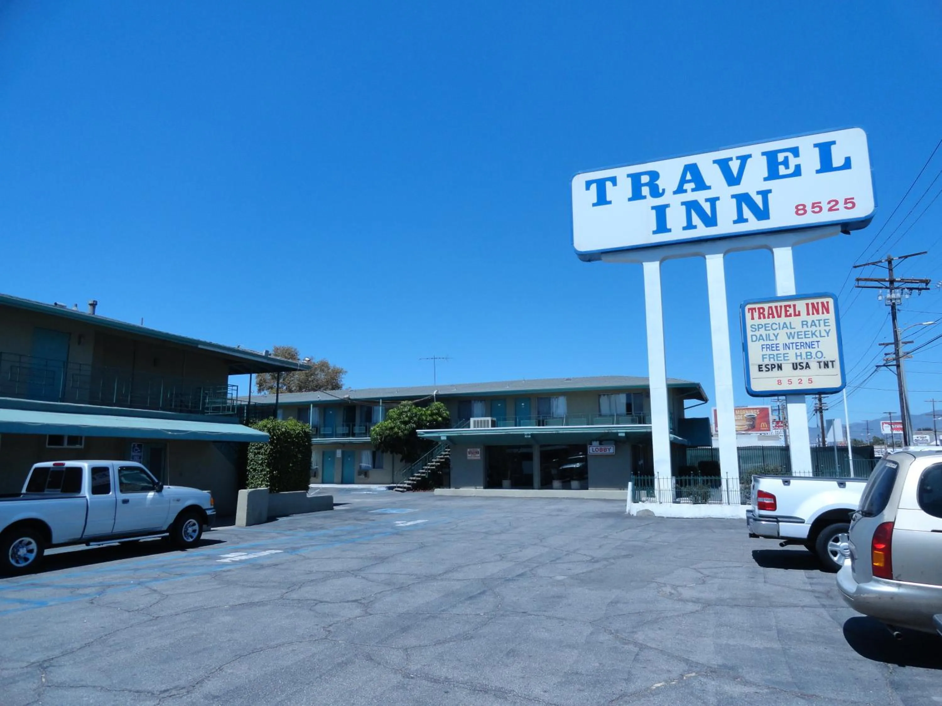 Facade/entrance in Travel Inn