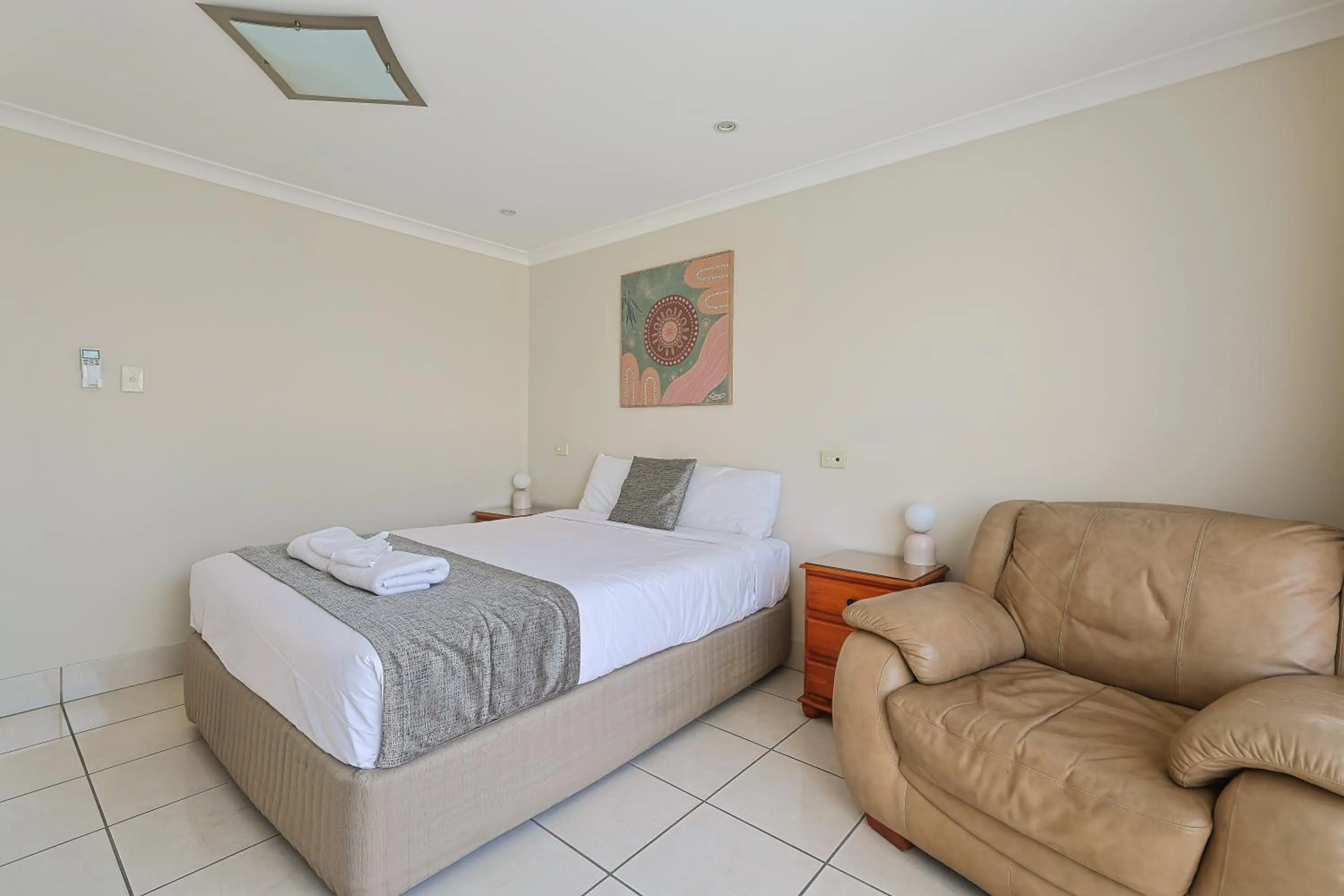 View (from property/room), Bed in Emerald Central Palms Motel