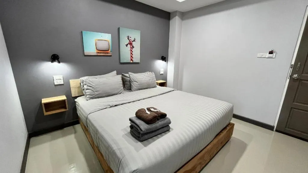 Bed in The Hub Hotel Surin