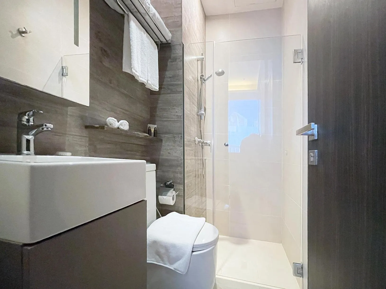Shower in Louis Kienne Serviced Residences - Havelock