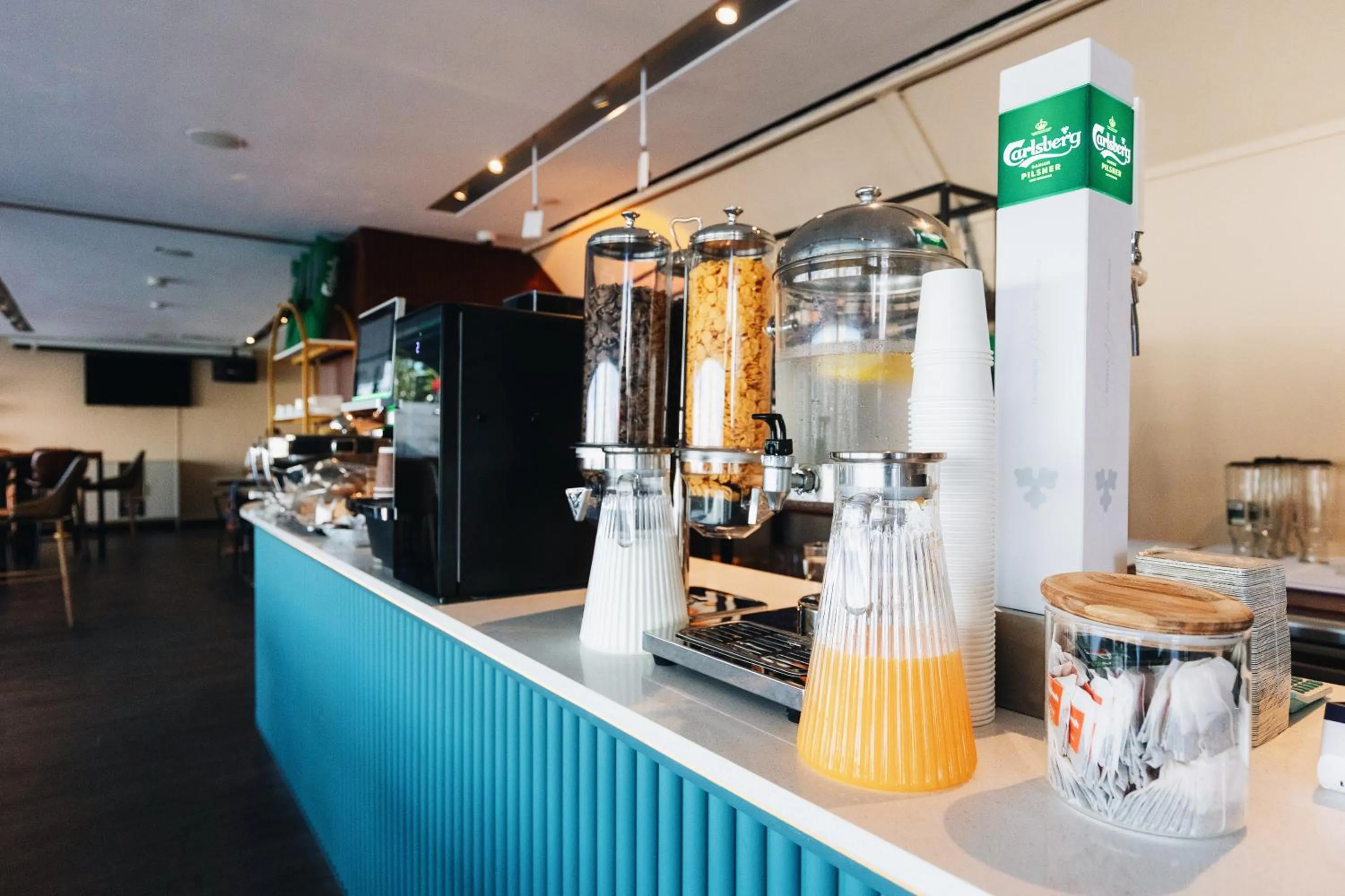 Restaurant/places to eat in Louis Kienne Serviced Residences - Havelock