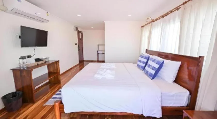 Bed in Chiangkhan Town Hotel