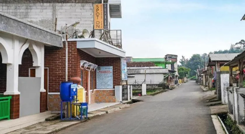 OYO Homes 91009 Eco Tourism Desa Cibodas Areng 4 Syariah