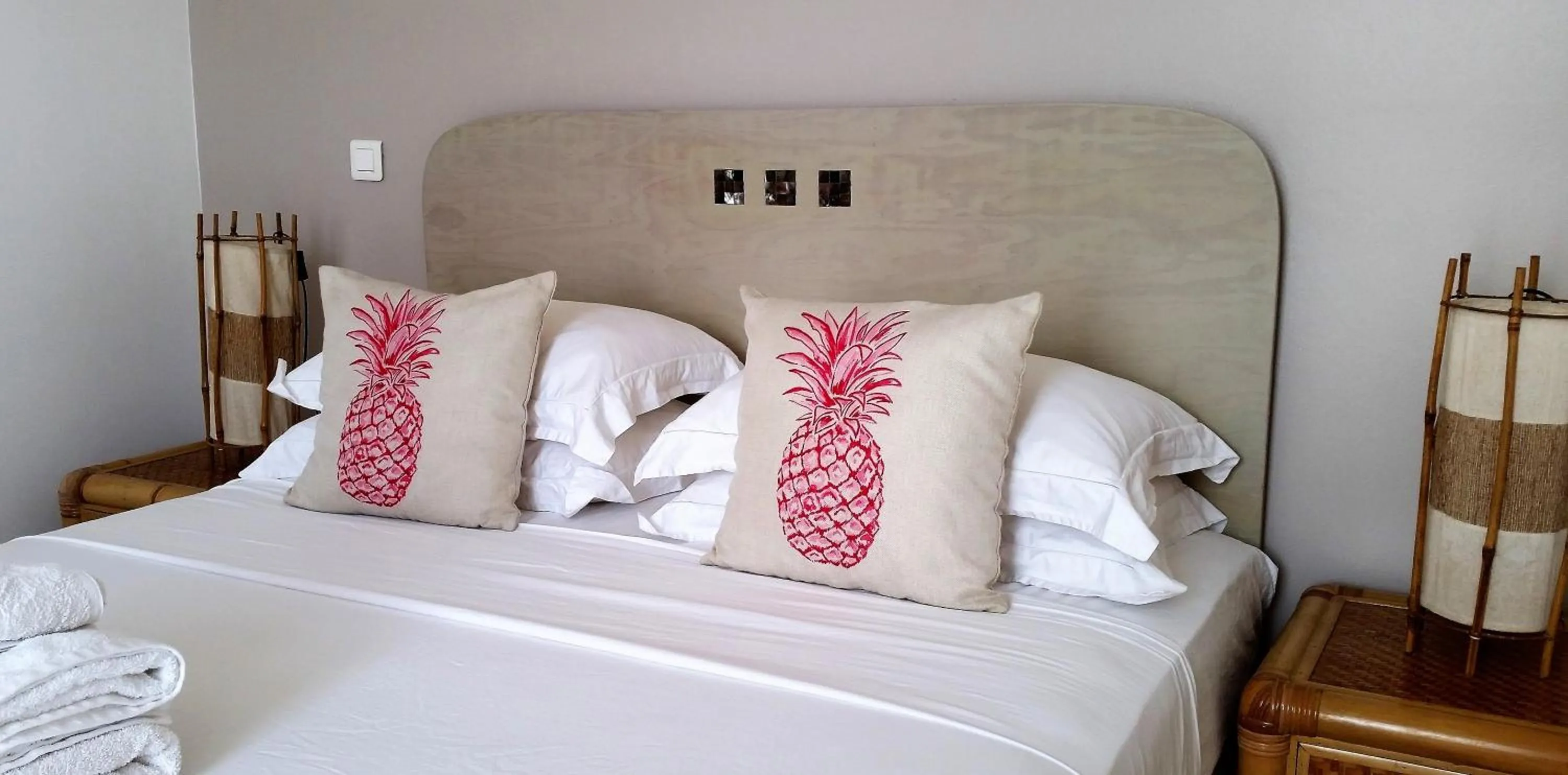 Decorative detail, Bed in Fare Suisse Tahiti - Guesthouse