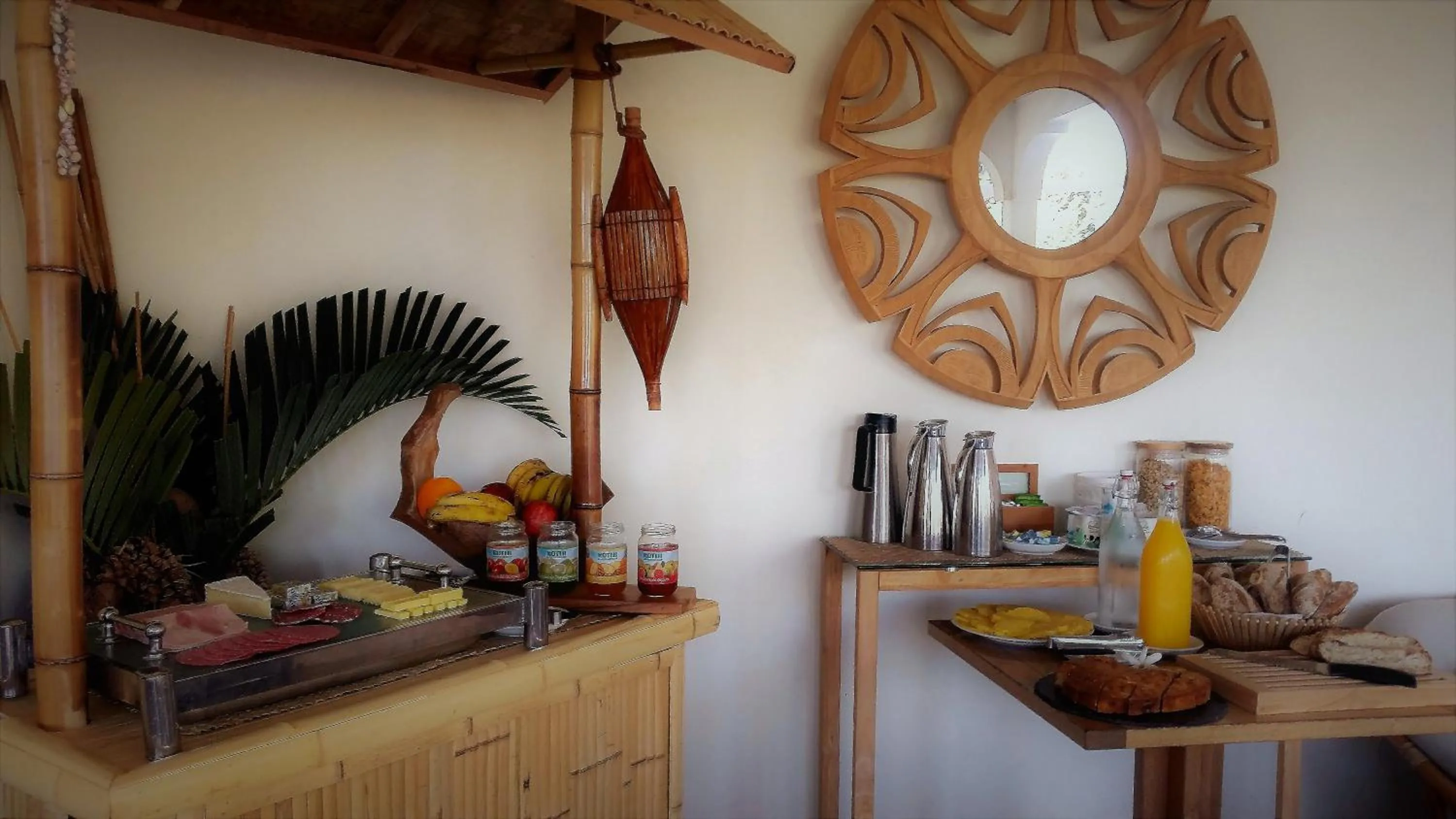 Continental breakfast in Fare Suisse Tahiti - Guesthouse