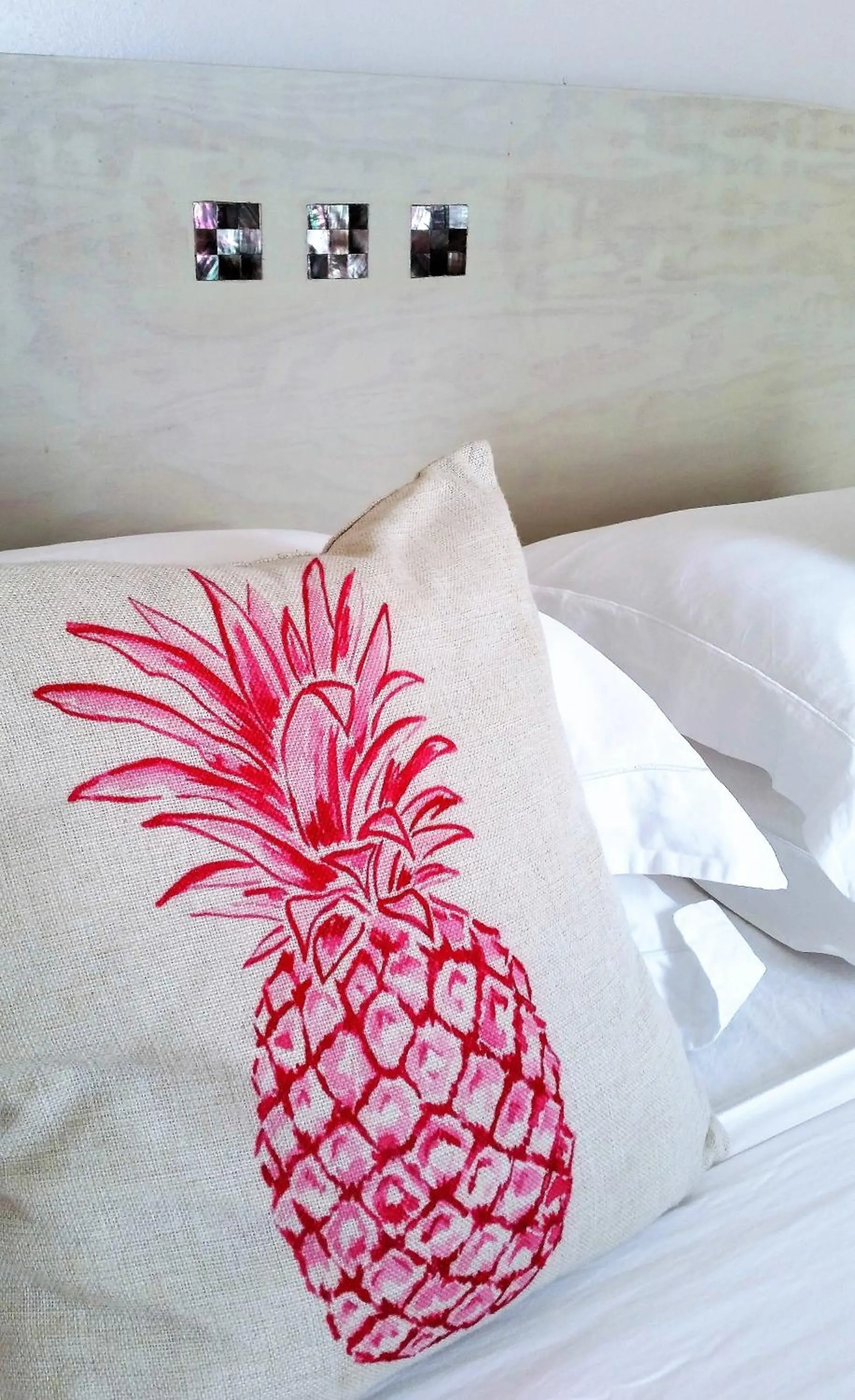 Decorative detail, Bed in Fare Suisse Tahiti - Guesthouse