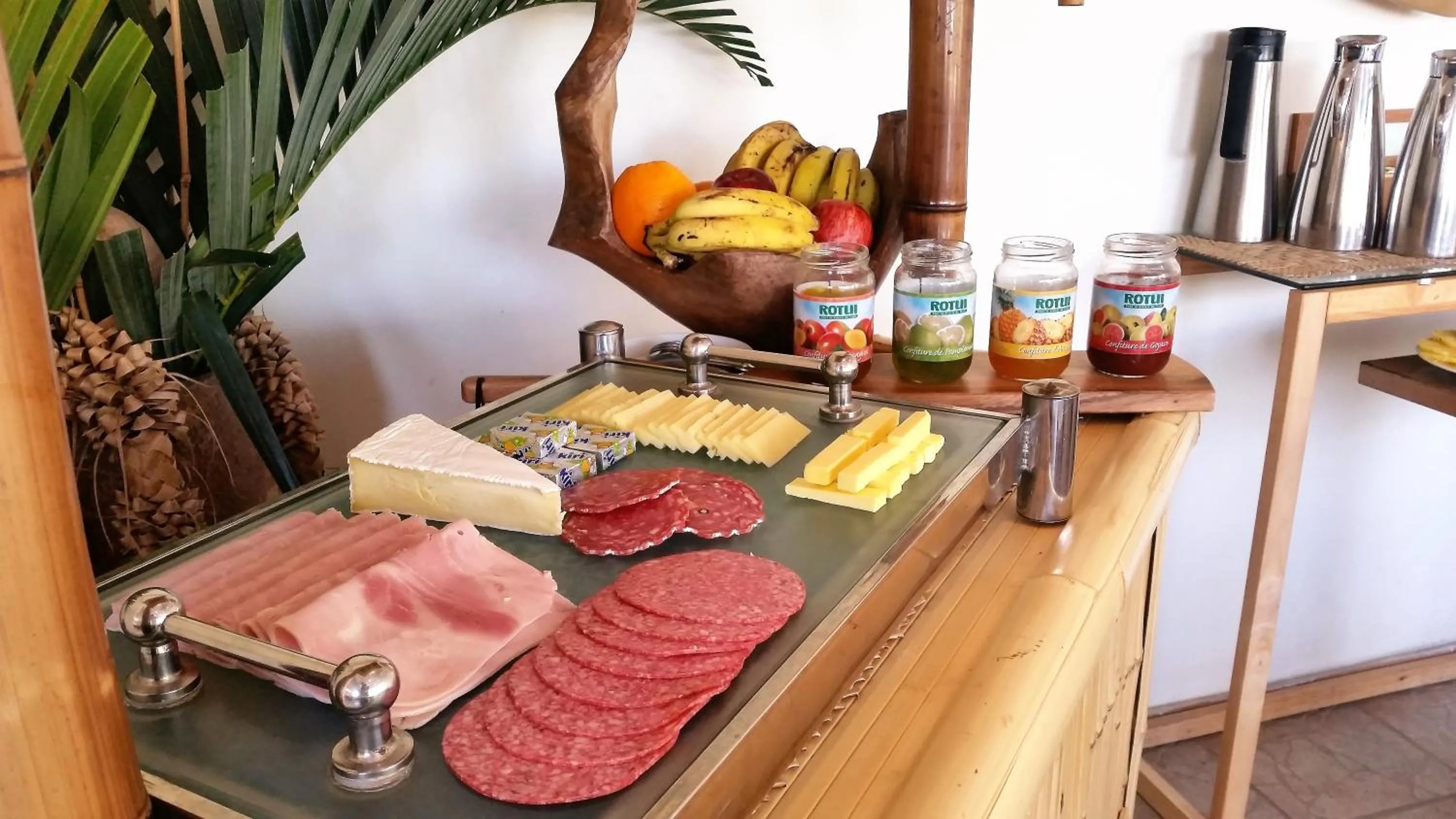 Continental breakfast in Fare Suisse Tahiti - Guesthouse