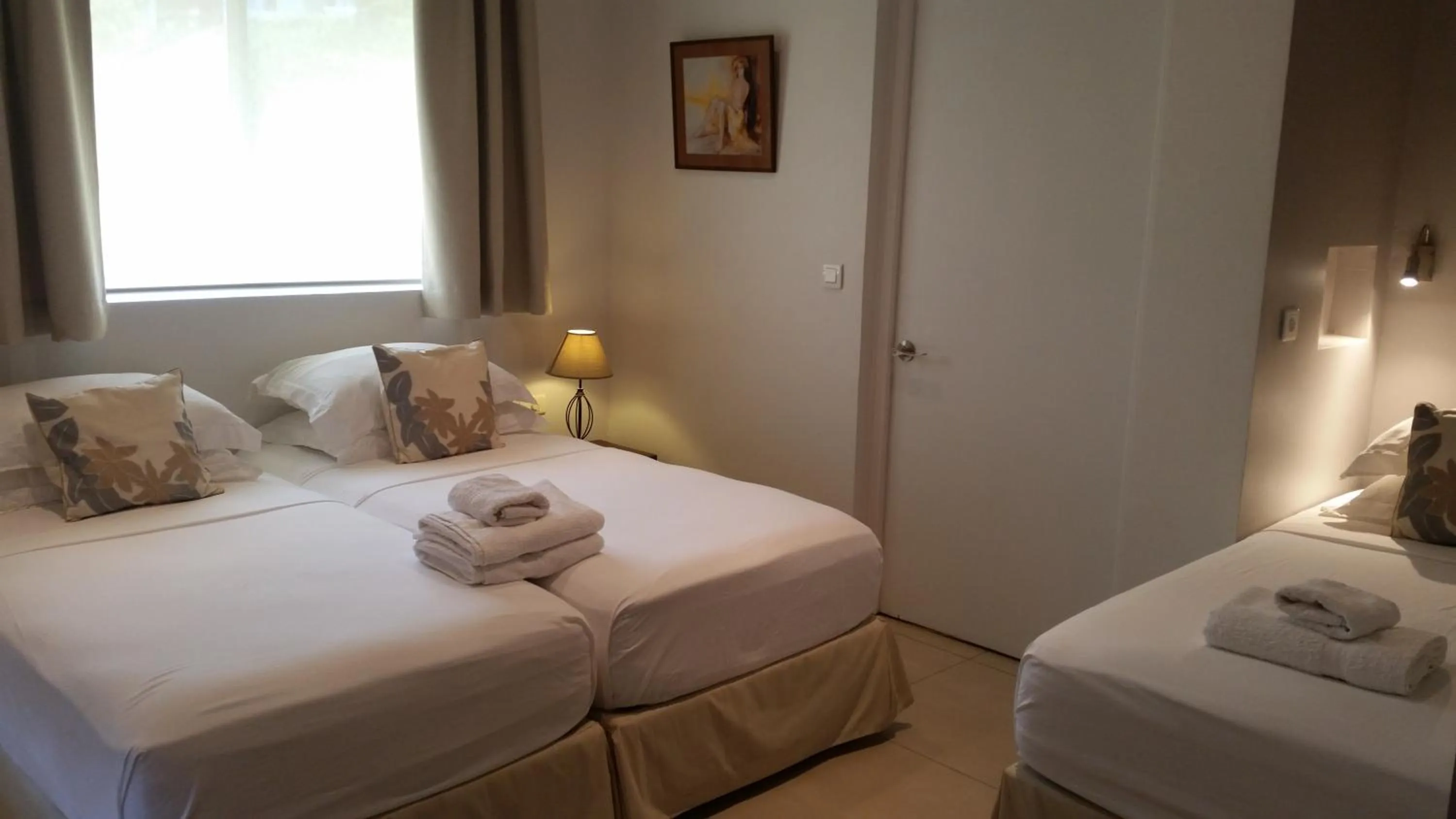 Photo of the whole room, Bed in Fare Suisse Tahiti - Guesthouse