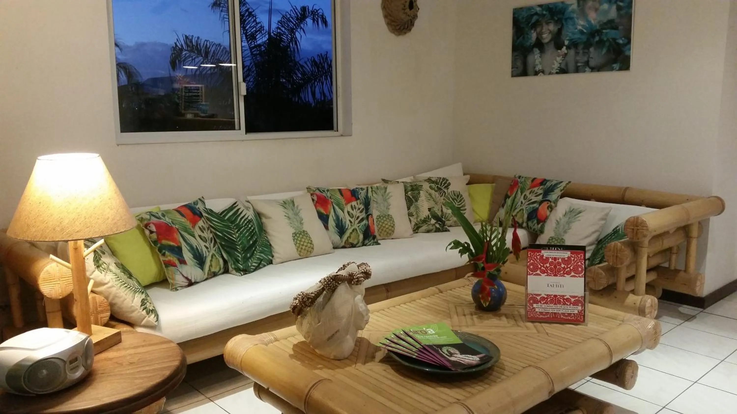 Living room in Fare Suisse Tahiti - Guesthouse