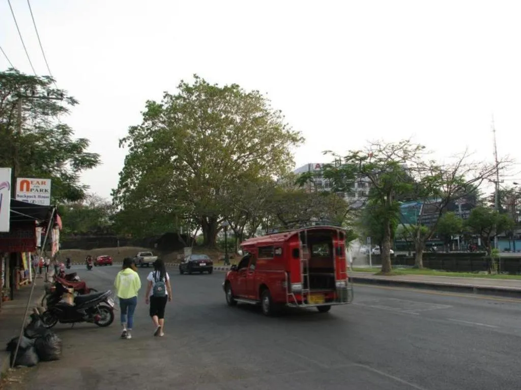 NEAR THE PARK BACKPACK HOUSE