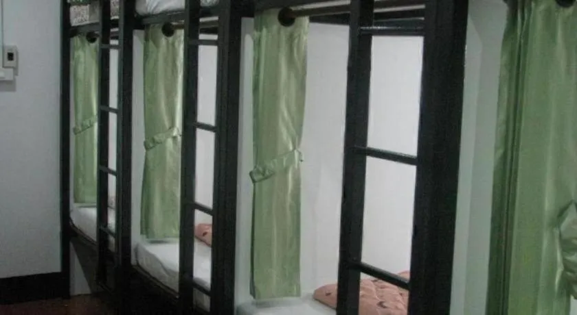 NEAR THE PARK BACKPACK HOUSE