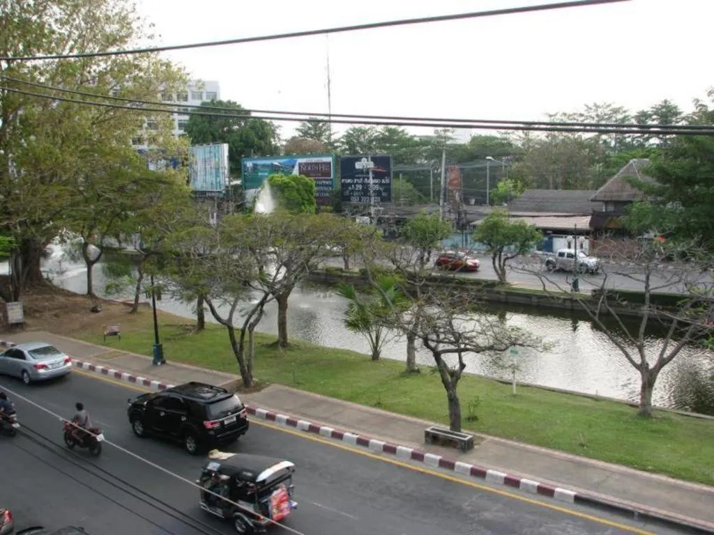 NEAR THE PARK BACKPACK HOUSE