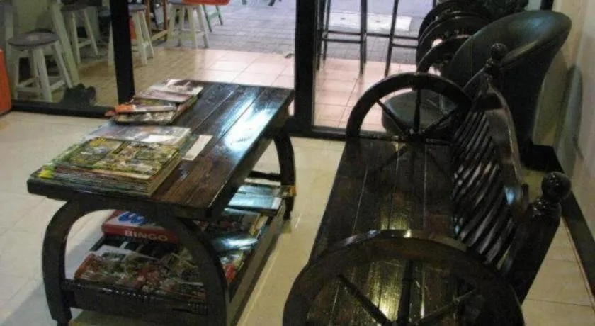 NEAR THE PARK BACKPACK HOUSE