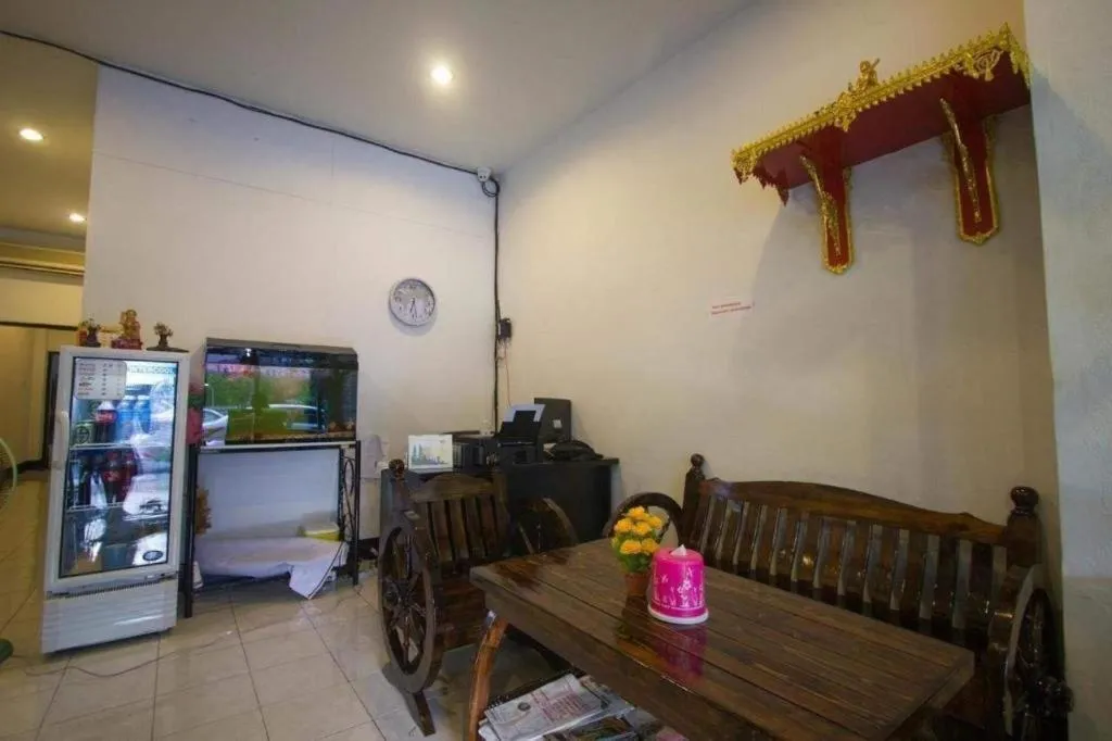 NEAR THE PARK BACKPACK HOUSE