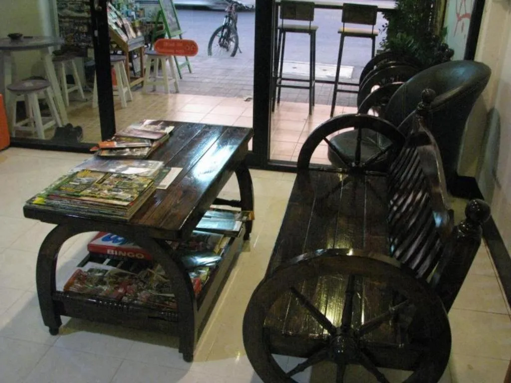 NEAR THE PARK BACKPACK HOUSE