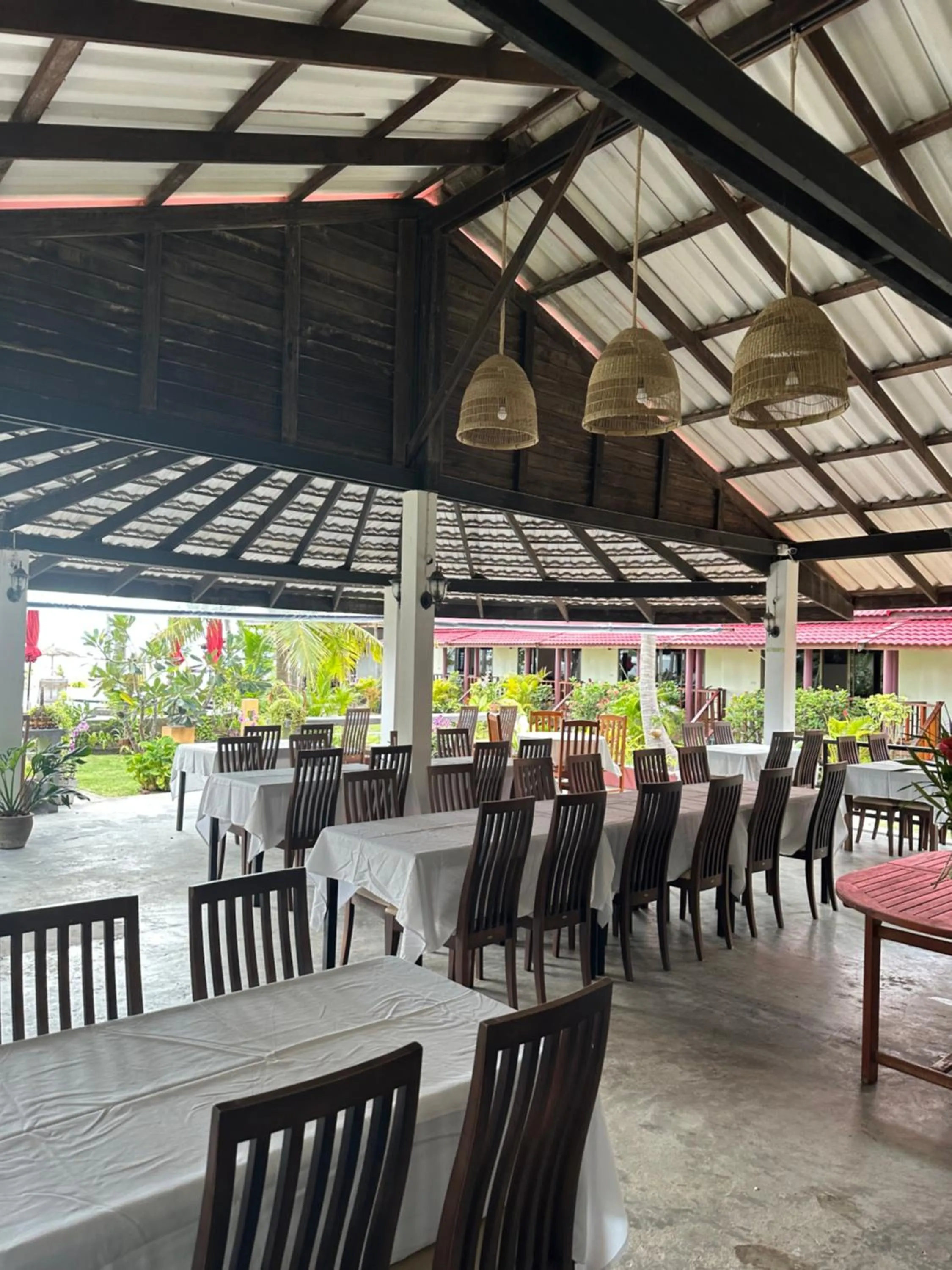 Restaurant/places to eat in Noble House Beach Resort