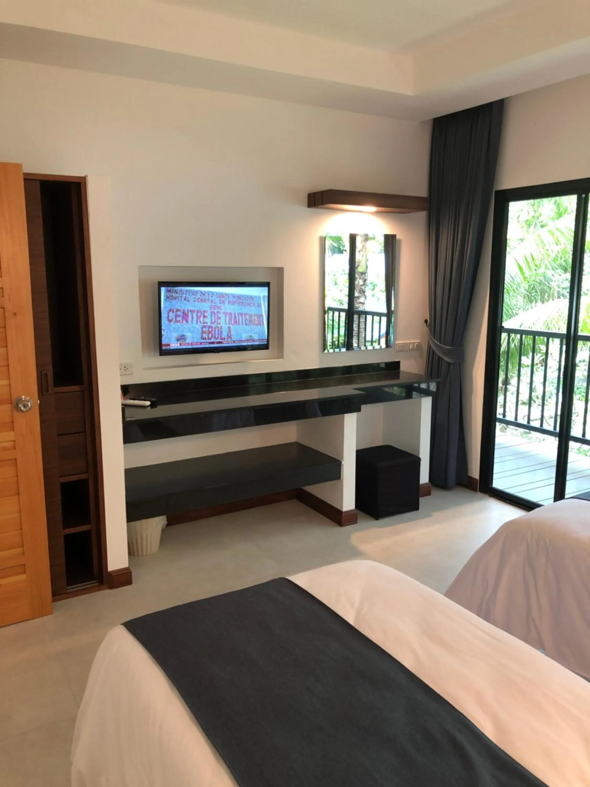 Bedroom, Bed in Noble House Beach Resort