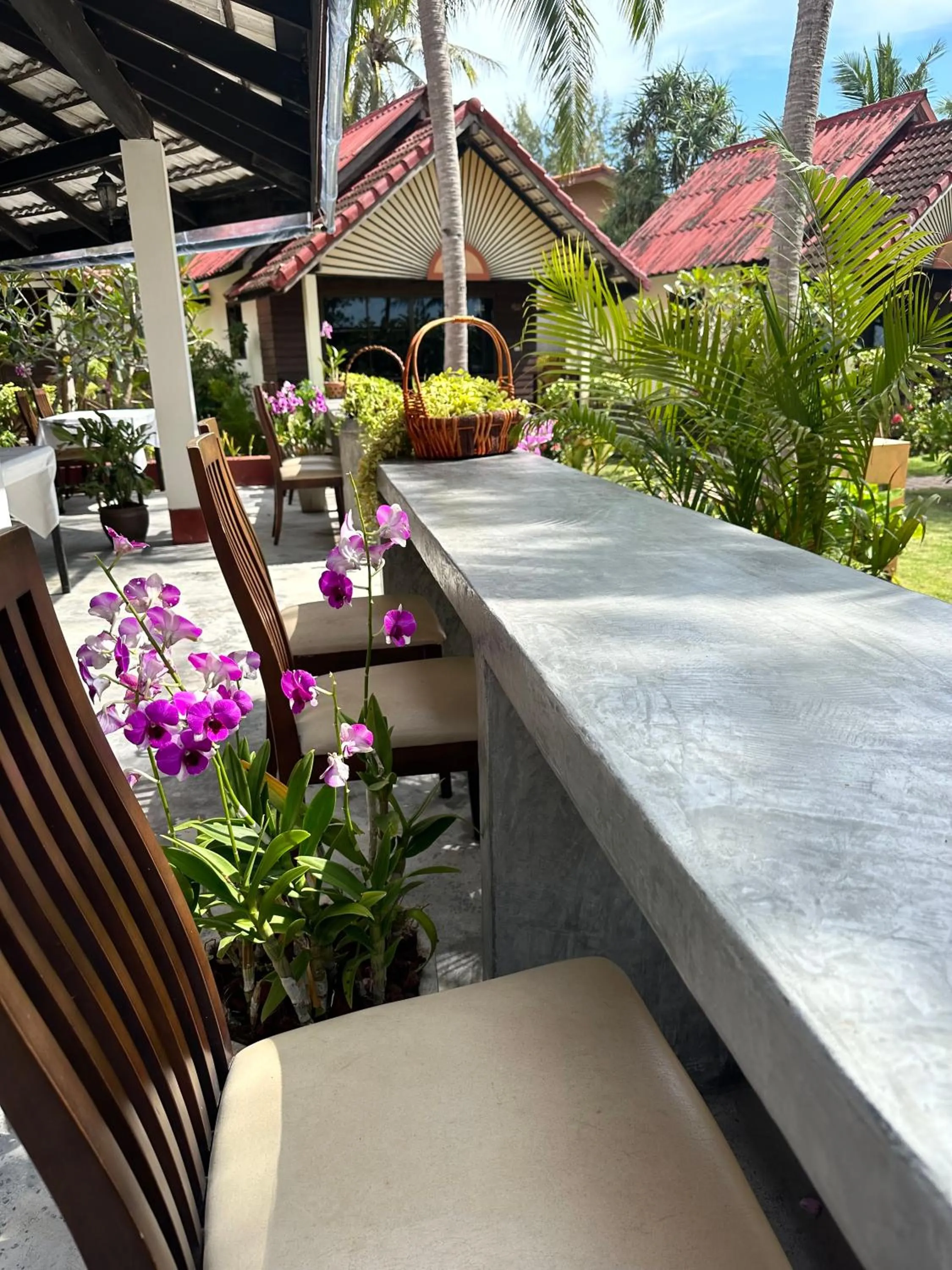 Restaurant/places to eat in Noble House Beach Resort