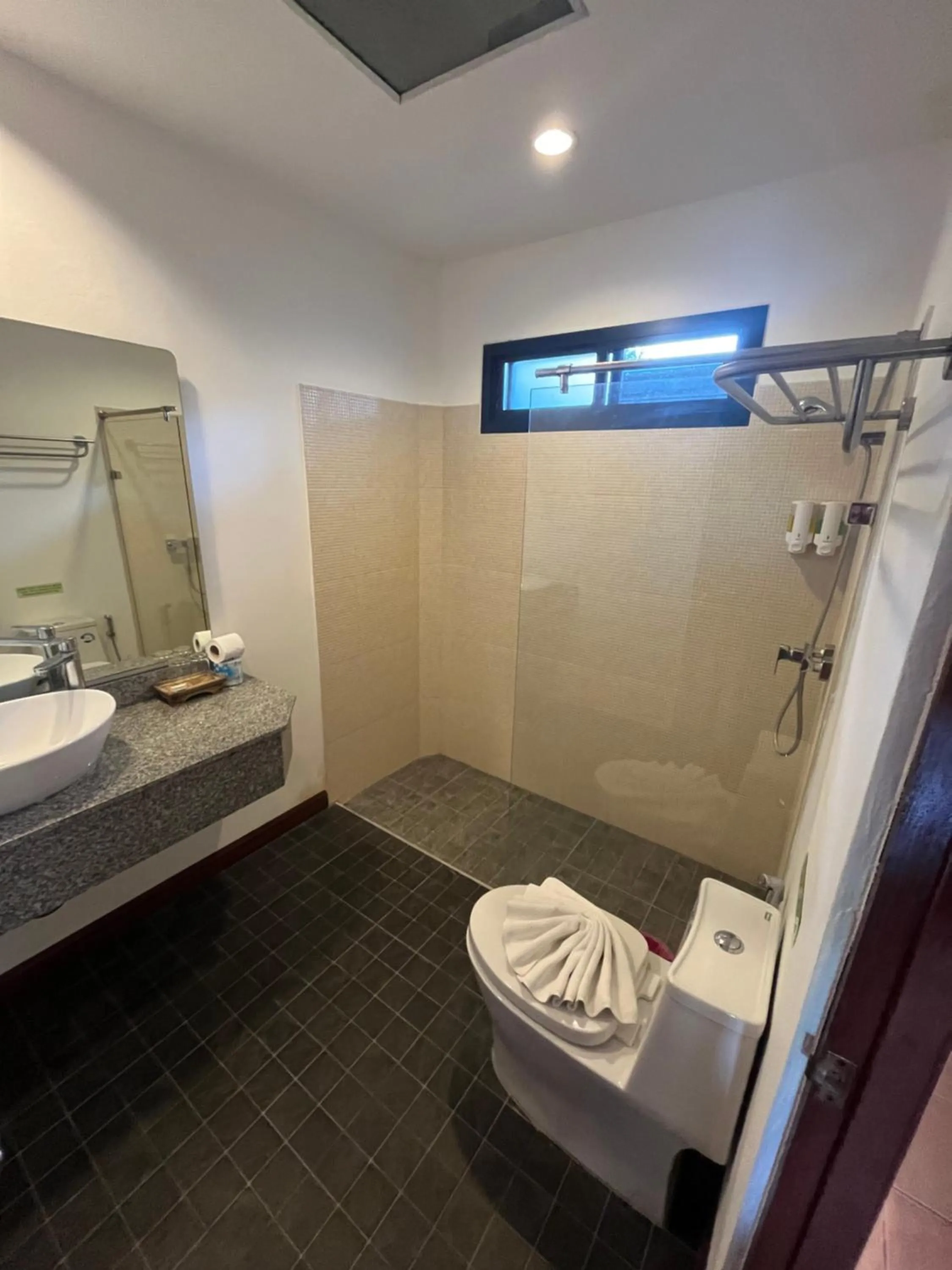 Bathroom in Noble House Beach Resort