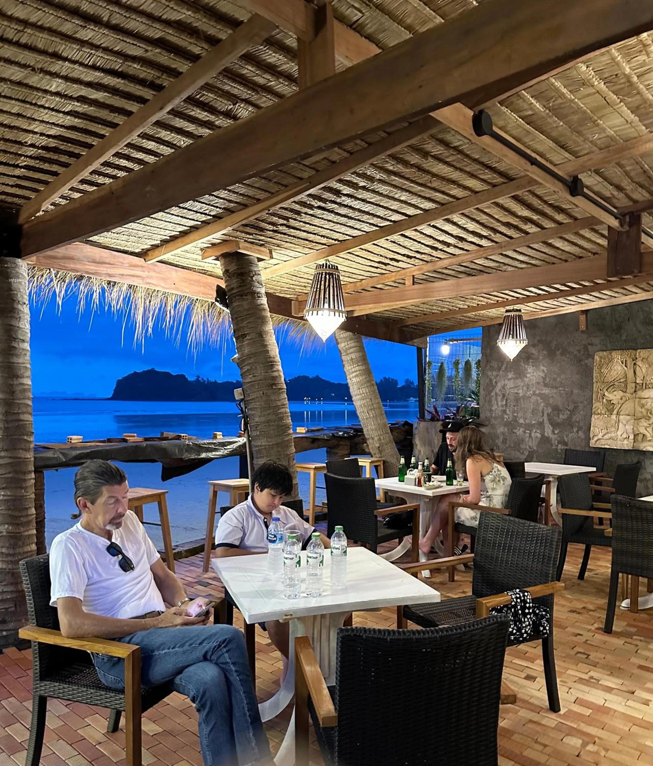 Restaurant/places to eat in Noble House Beach Resort