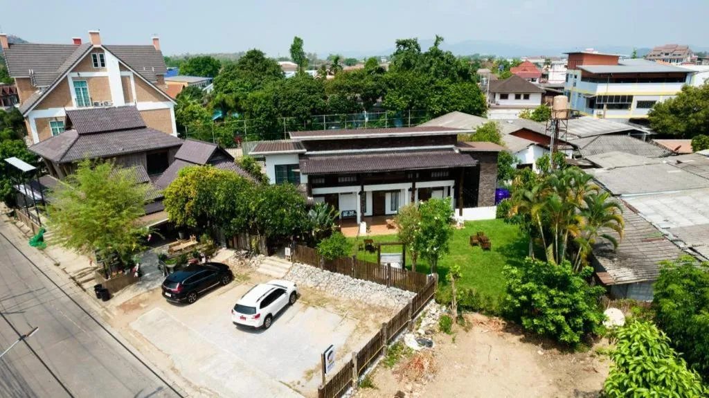 croissant hotel and cafe