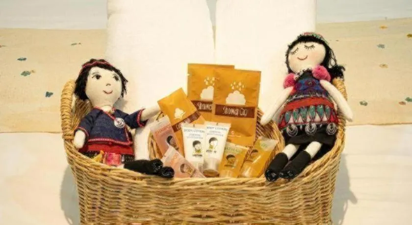 croissant hotel and cafe