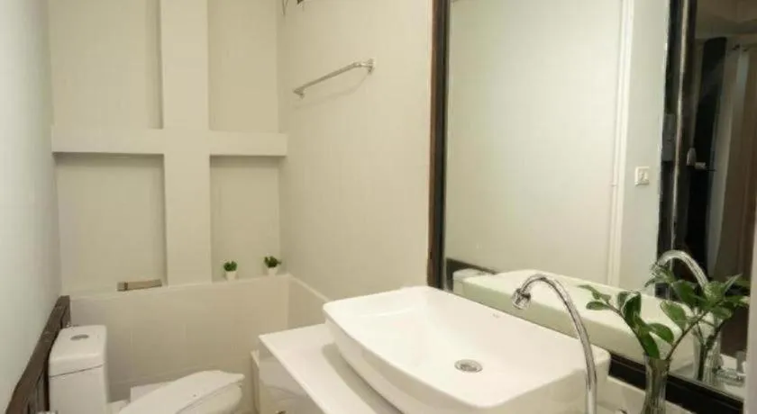 croissant hotel and cafe