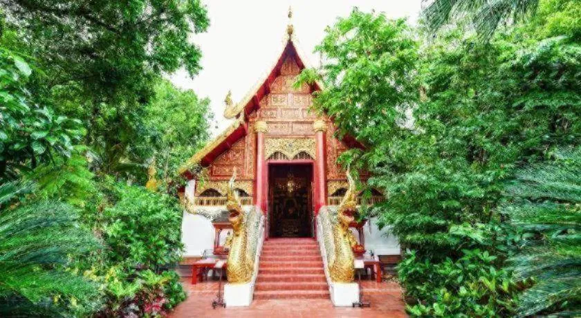 croissant hotel and cafe