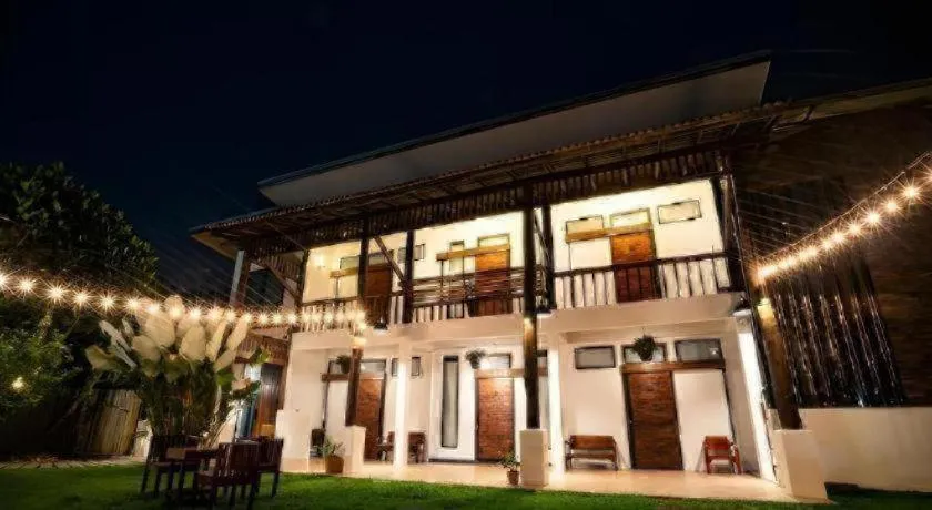 croissant hotel and cafe