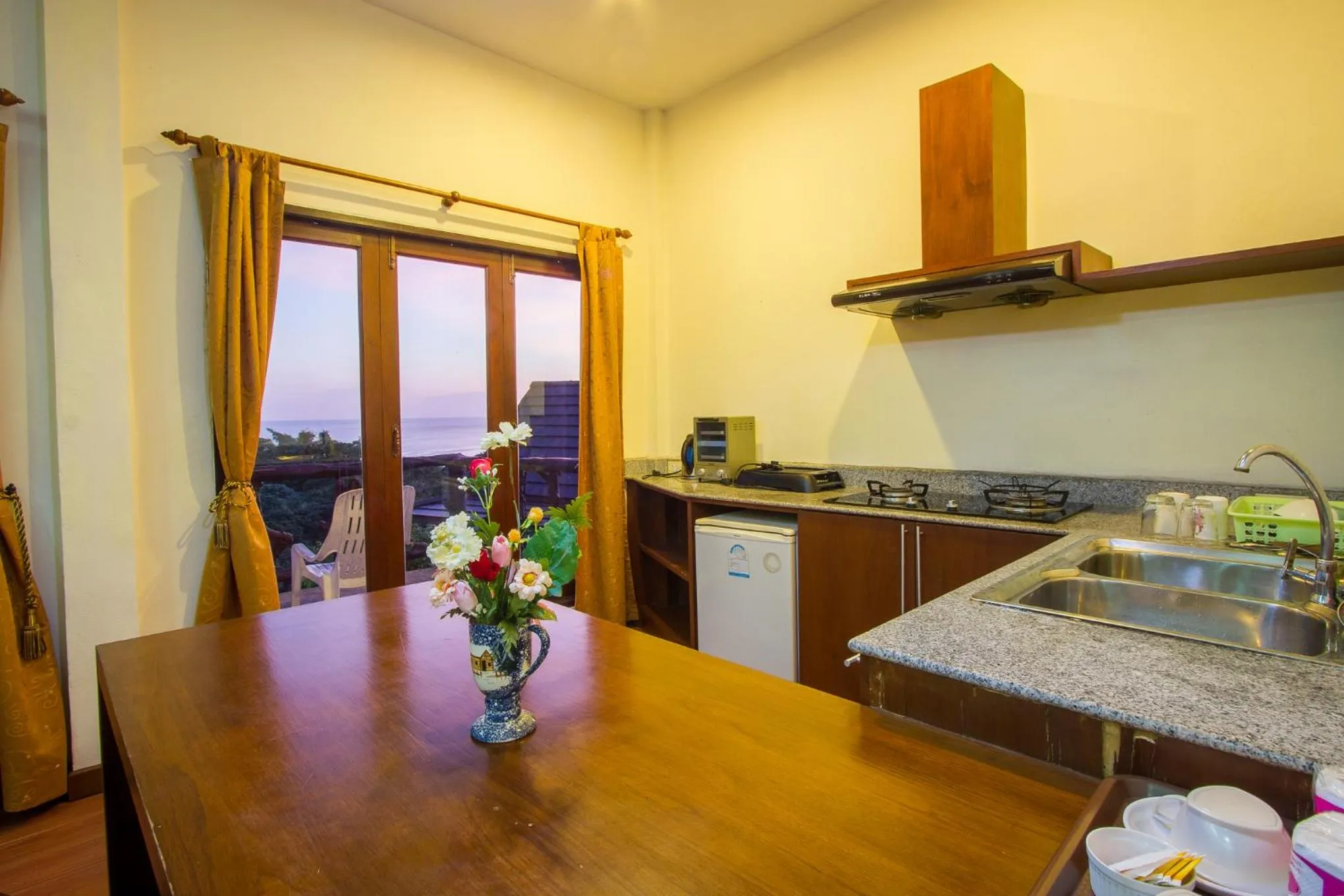 Kitchen or kitchenette in Phuchawee Lanta