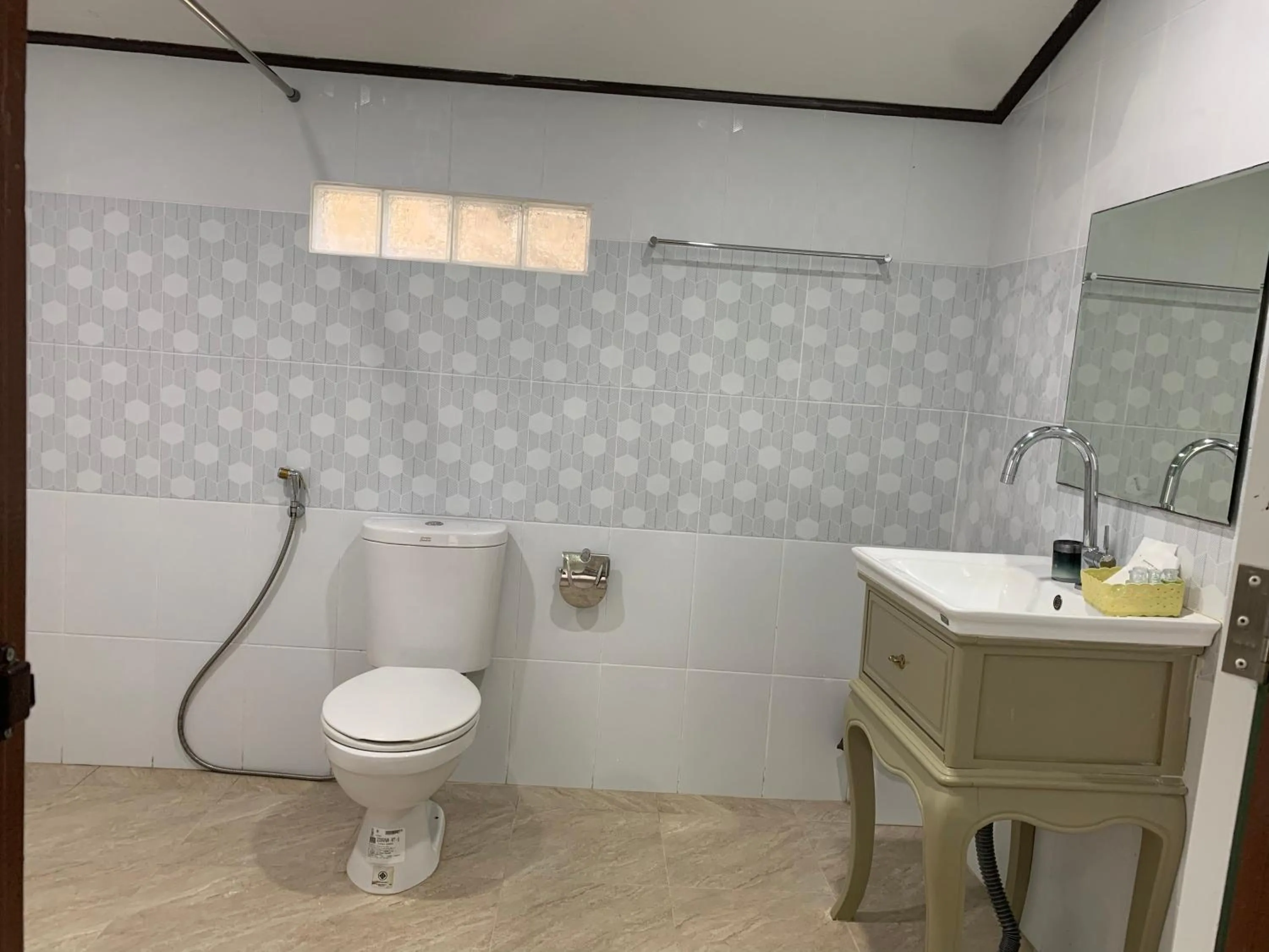 Toilet in Phuchawee Lanta