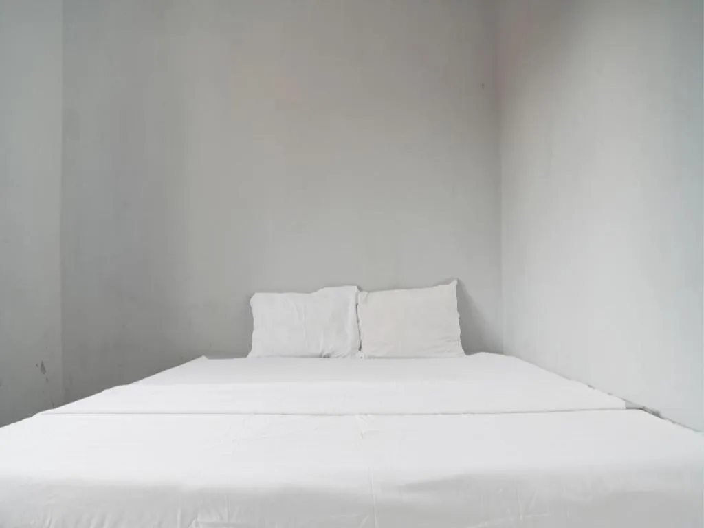 Bed in Hotel O Home Stay Syariah Aom Kusman