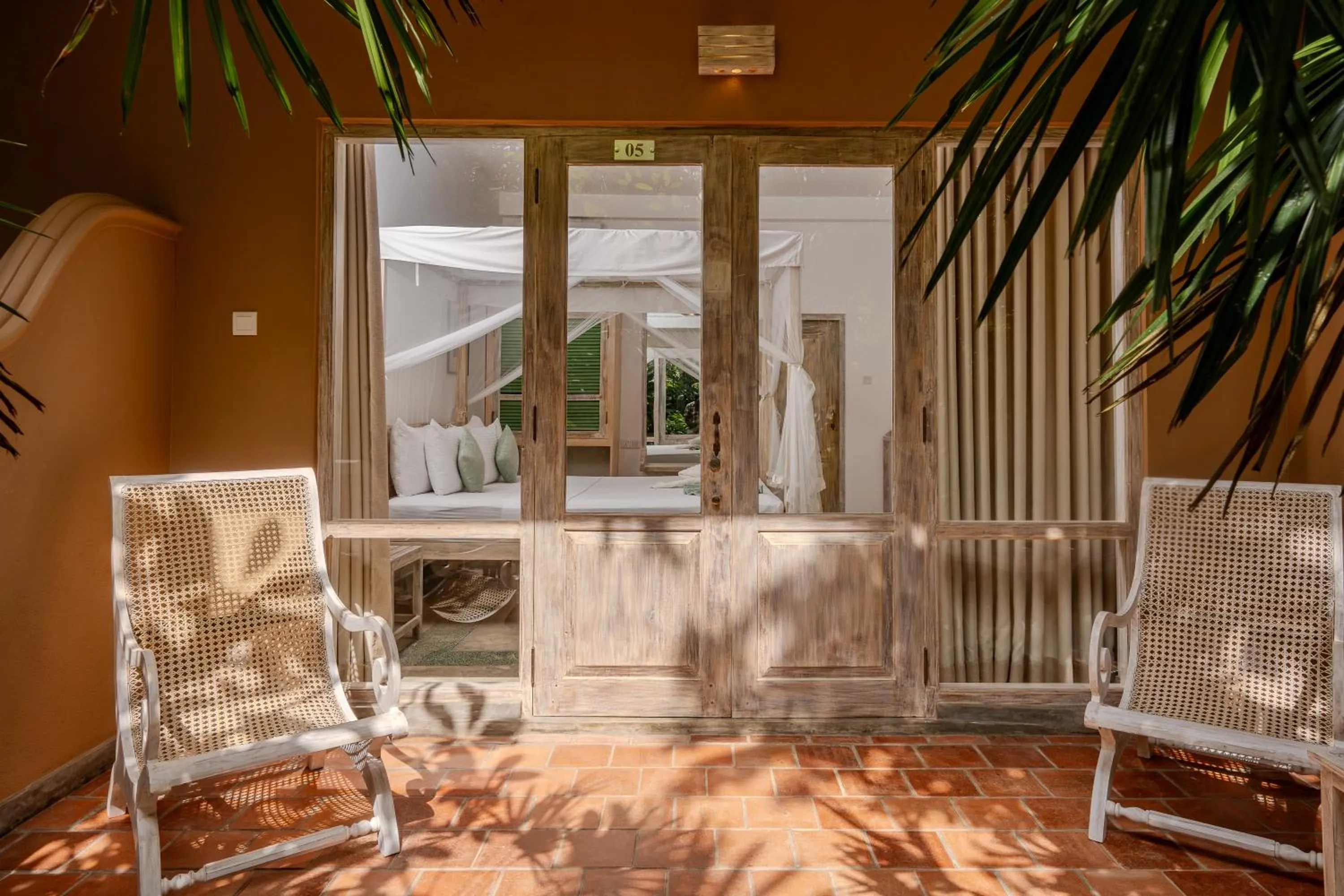 Seating area in Aurora