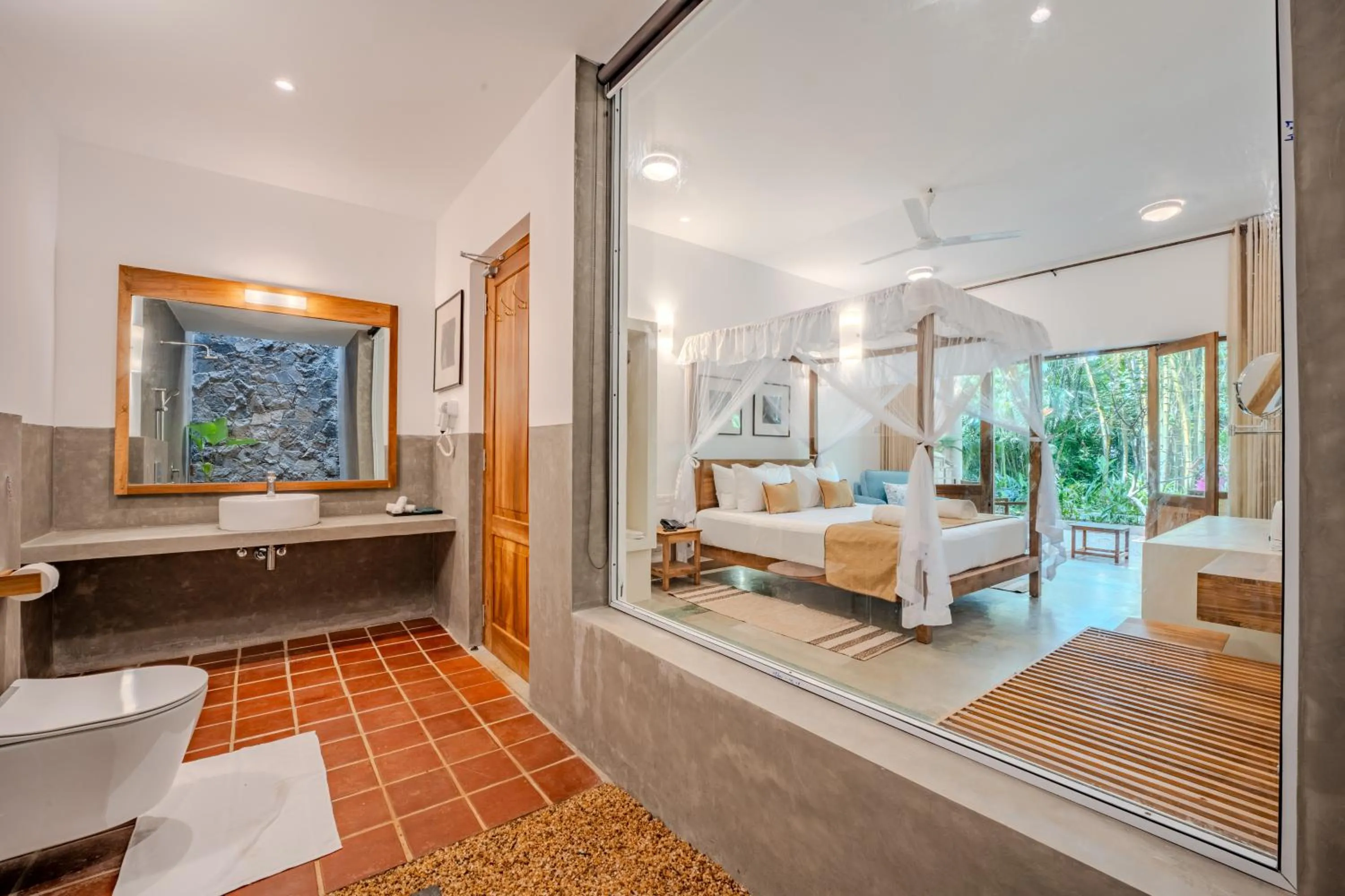 Photo of the whole room in Aurora