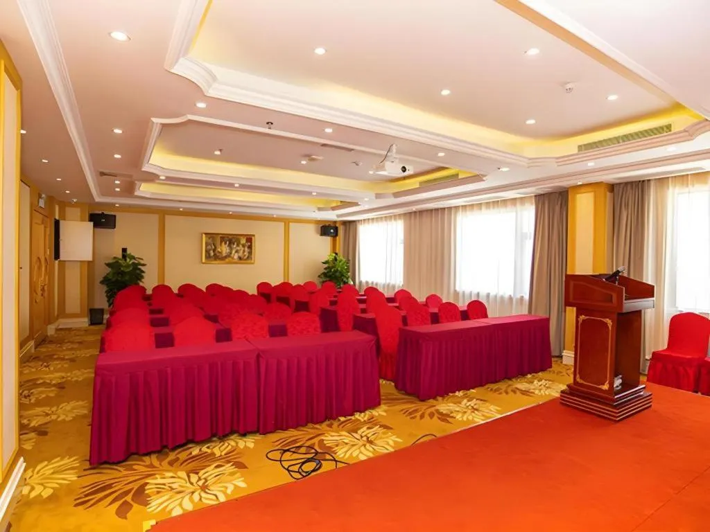 Vienna Hotel Shenzhen Bao'an Airport Taoyuanju Pingluanshan Metro Station