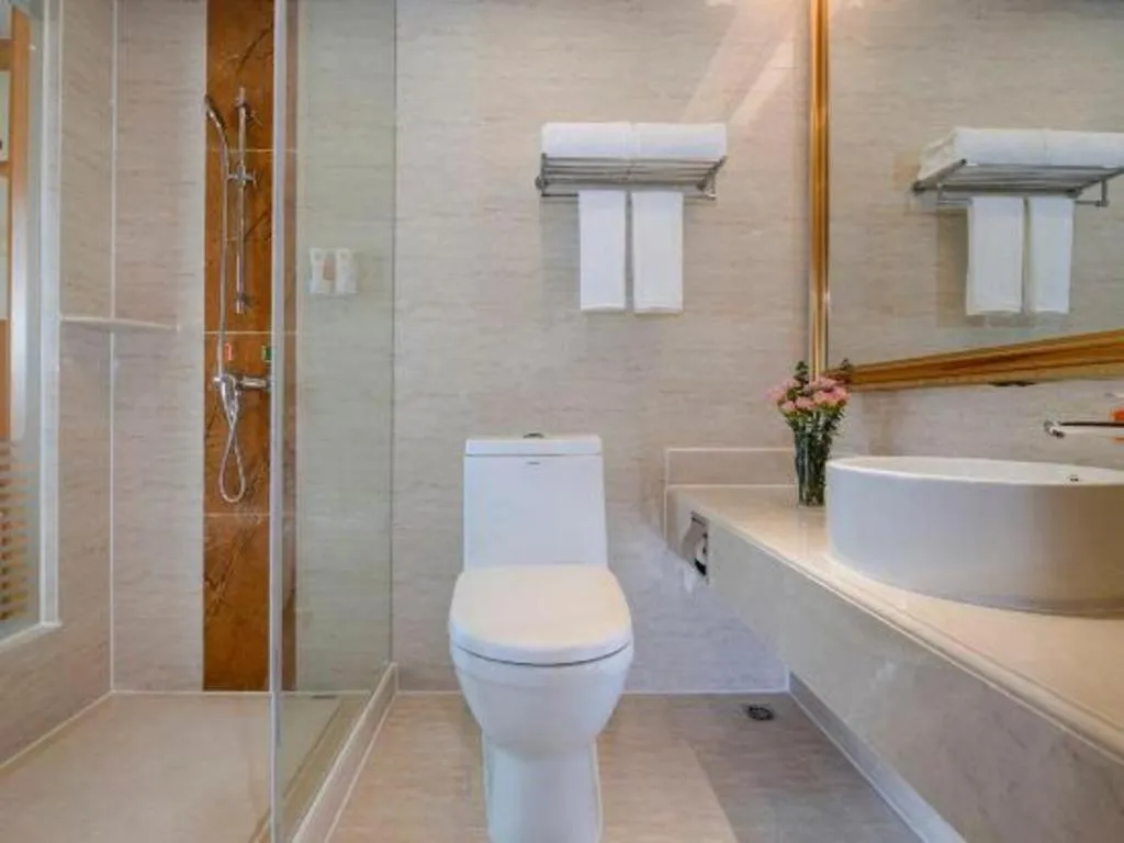 Vienna Hotel Shenzhen Bao'an Airport Taoyuanju Pingluanshan Metro Station