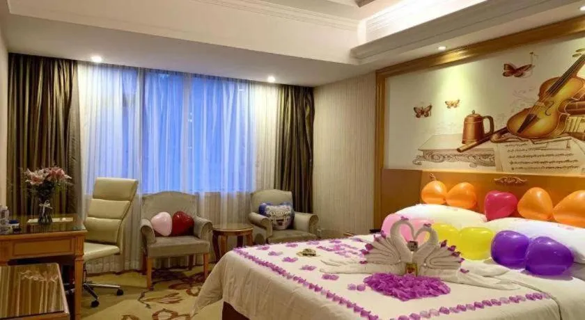 Bed in Vienna Hotel Shenzhen Bao'an Airport Taoyuanju Pingluanshan Metro Station